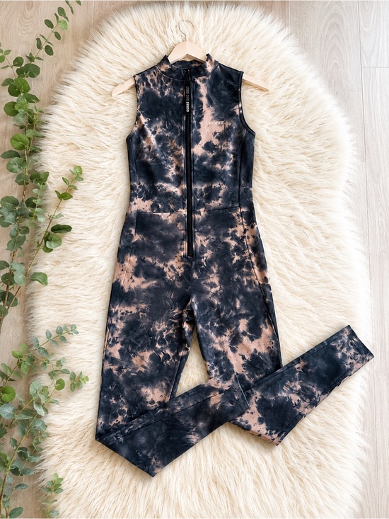 Guess Pants - Guess sleeveless jumpsuit featuring a distinctive grey and beige tie-dye M